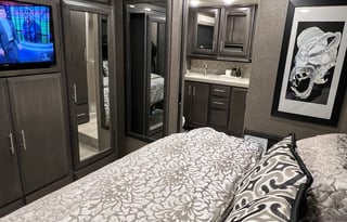 2022 Thor Motor Coach Venetian A40