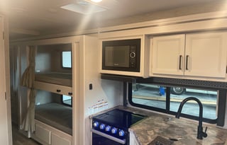 Family & Pet friendly RV Rental Sleeps 8+