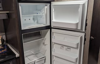 2020 Shadow Cruiser 280QBS - Sleeps 11 - Light