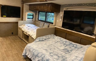 2020 Thor Motor Coach Miramar 35.2