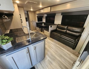 Prime Time RV Tracer 31BHD