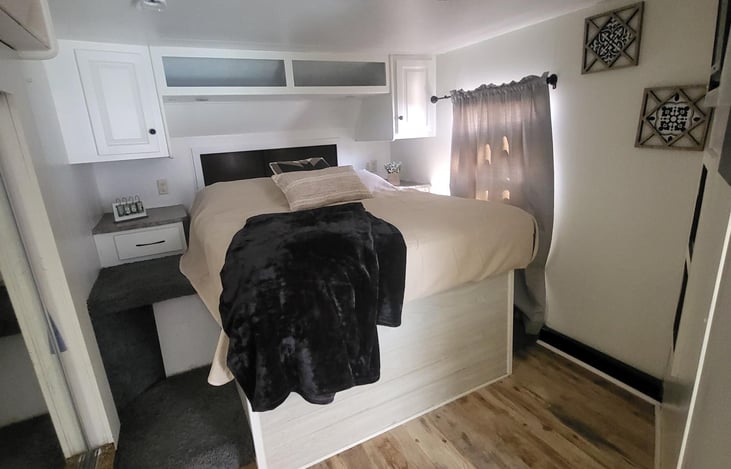 Front Bedroom - Queen Bed, AC, Closet, TV, DVD Player