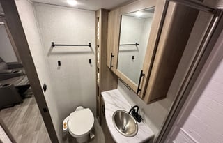 Family Friendly RV w/4 Bunks! **Delivery Only**