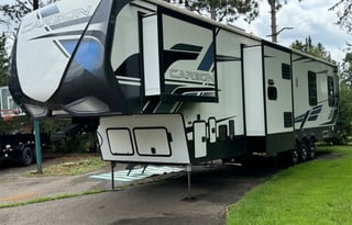 2022 Carbon 398 Toy Hauler