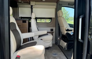 Raven-Lux “In My Touring Era” RV Seats 7 Sleeps 2