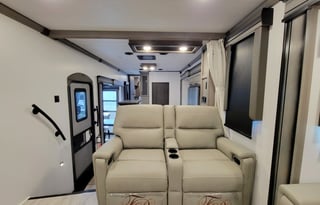 Montana Legacy | Large Luxurious RV with 5 slides