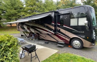 2018 Thor Miramar 35.2 Class A Motorcoach