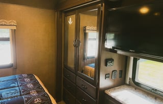 2019 Freedom Traveler—Spacious Family RV