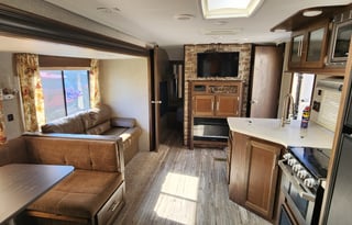 Cherokee Red sleeps 6 w/pvt queen & bunks
