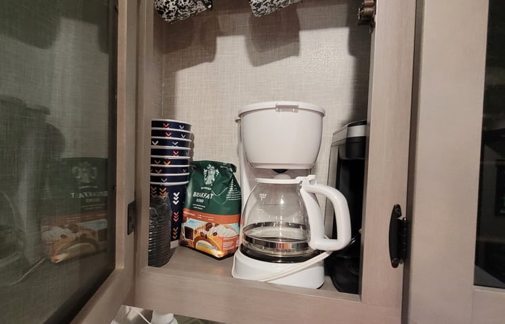 regular coffee pot and a keurig style pot included