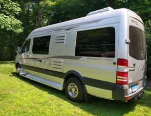 Pleasure-Way Plateau TS