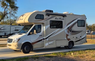 Meet "Lucy" 2018 Thor Four Winds Smtx1826