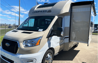 Bunks/ all wheel drive/ Lithium/ solar/ generator