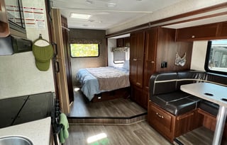 Easy To Drive, Pet Friendly, Offgrid Capable Fun!
