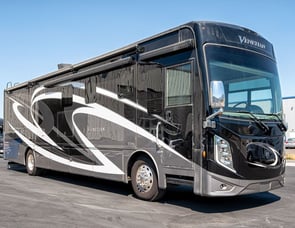 Thor Motor Coach Venetian L40