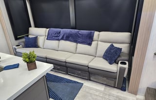 2023 Grand Design Momentum 399TH-R