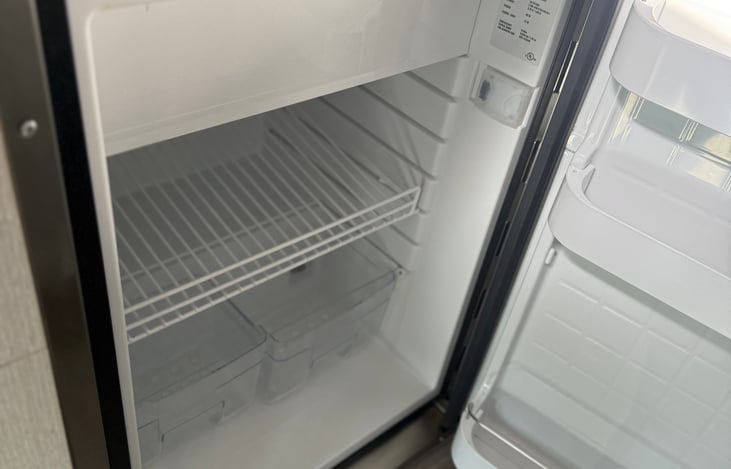Fridge runs on propane or electric