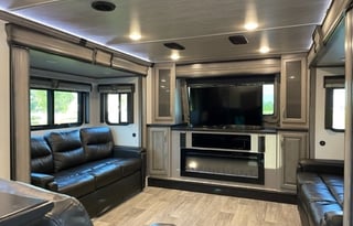 Hannah's Montana - 2021 Keystone RV Montana 3761FL
