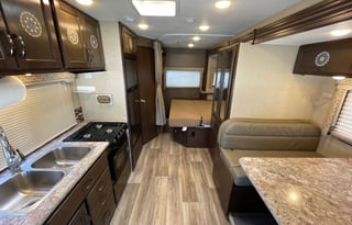 2018 Thor Freedom Elite 24FE – Easy to Drive