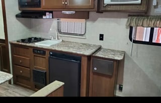 2016 Keystone Hideout 185LHS Small but Cozy