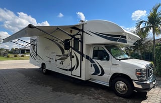 Luxury Family RV • Sleeps 7 • Fully Stocked