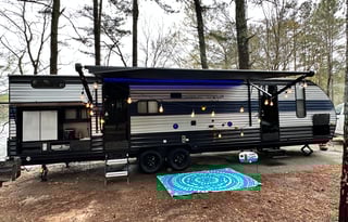 Large RV w Bunk House & Outdoor Kitchen & Grill