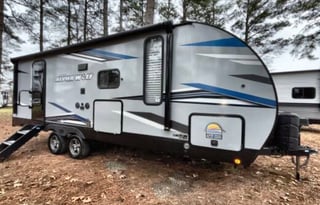 Alpha Wolf – Modern, Spacious, Adventure-Ready!