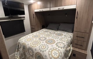 Lo Rentz 2023 Imagine Travel Trailer Sleeps 6