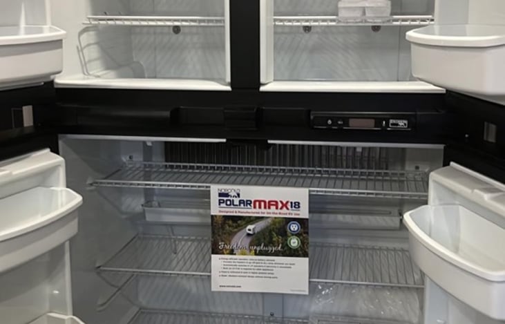 Refrigerator! With ice maker