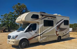 Meet "Lucy" 2018 Thor Four Winds Smtx1826