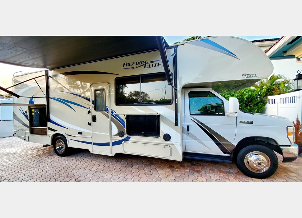 Class C Motor Home rentals in Lake Worth