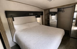 Luxury RV | Sleeps 10 | Bunkhouse & King Suite