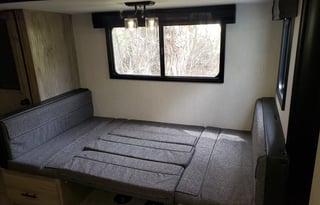 Custom stabilizers for “no rocking” while leveled