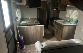 Modern Bunkhouse - Sleeps 8 - Delivery Available