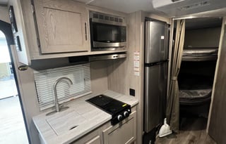 2022 Catalina Summit Series 7 184BHS DELIVERY ONLY