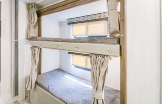 2024 Gulfstream 32ft W/ BUNKS