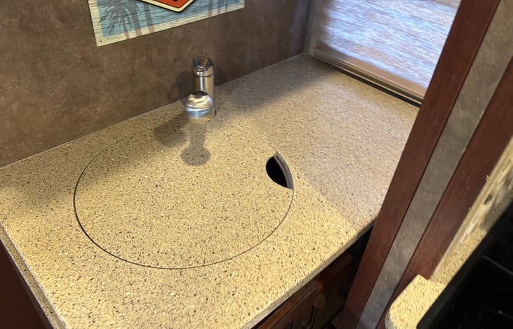 Kitchen Sink with Cover