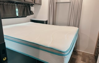 The Chic Chateau - Fully Stocked Luxe RV