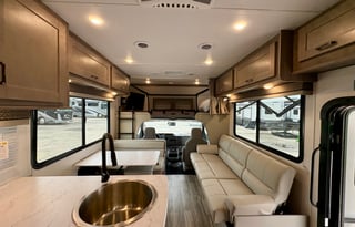 RV Queen's "Betty" 2025 Conquest Sleeps 6 *NEW*