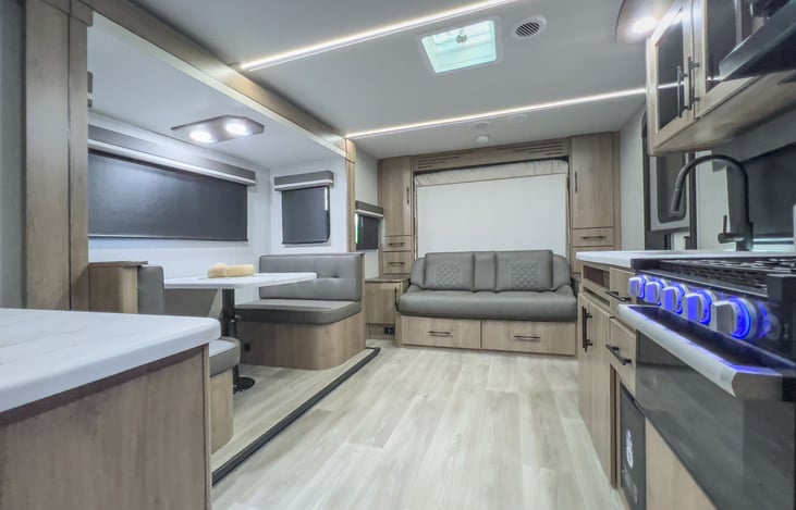 2 slides give this 25’ trailer plenty of space