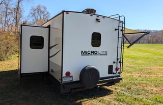 Flagstaff Micro Lite | Modern and cozy w/ 2 slides