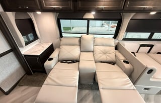 2024 Fleetwood Bounder 35K