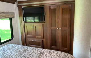 2019 Motorhome sleeps 10 extra large living space