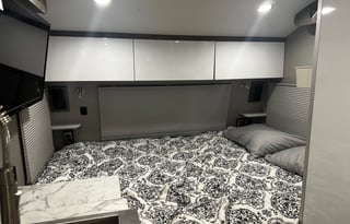 Easy to tow modern camper