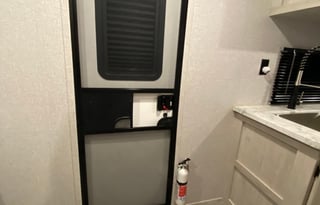 Cozy couples camper 2022 EAST TO WEST Silver Lake