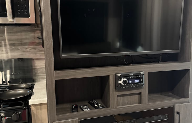 TV, Stereo and Fire Feature