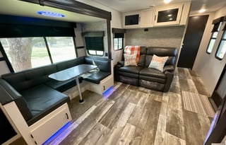 2020 Stratus 321VQB *DELIVERY ONLY*