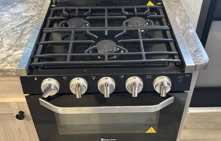 3 Burner Cooktop with Oven