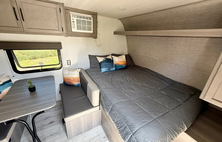 RV Queen bed can be rented with/without bedding