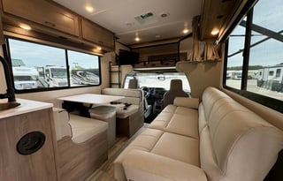 RV Queen's "Betty" 2025 Conquest Sleeps 6 *NEW*